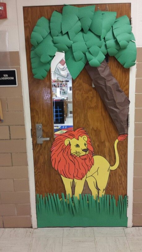 Jungle Theme Classroom Door | Jungle theme door with Lion Africa Decorations Classroom, Lion Door Decorations Classroom, Preschool Zoo Theme, Spring Classroom Door, Preschool Door, Jungle Decorations, Jungle Theme Classroom, Zoo Activities, Classroom Pictures