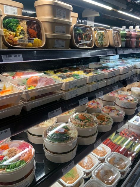 Asian Grocery Store Aesthetic, Sushi Bento Box Ideas, Asian Store Aesthetic, Japanese Grocery Store Aesthetic, Japanese Bento Box Aesthetic, Japanese Store Aesthetic, Bento Box Ideas Japanese, Grocery Store Lunch, Asian Lunch Box Ideas