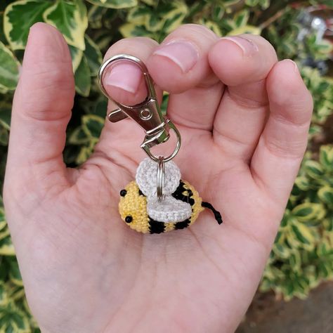 Little crochet bumble bee! Available as a keychain, zipper charm, ornament or earrings. https://handmadebyponkie.etsy.com/listing/1724225499 #HandmadeByPonkie #crochet #crochetbee #crochetbumblebee #zippercharm Crochet Bumble Bee, Crochet Bee, Zipper Charms, May 1, Bumble Bee, Bee, Zipper, Crochet, On Instagram