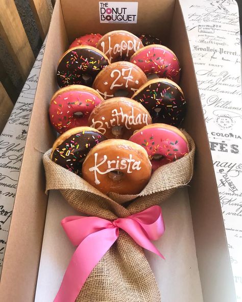 Anniversary Donut Ideas, Custom Donut Ideas, Donut Bouquet Ideas, Happy Birthday Donuts Ideas, Donut Bouquet Diy, Birthday Doughnut Ideas, Donut Gift Basket, Birthday Donuts Ideas, Donut Stack