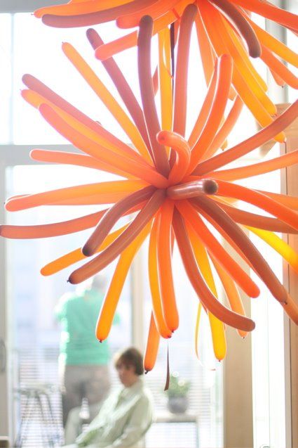 Balloon stars. Conference Decor, Huge Balloons, Balloon Crafts, Chocolate Party, Oh Happy Day, Balloon Design, Party Entertainment, Balloon Art, Birthday Party Cake