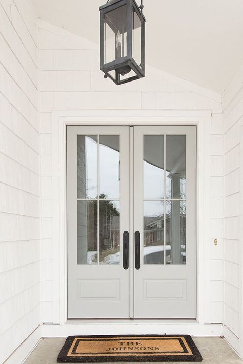 25 fabulous front doors: Get inspired to create a statement entry of your own. Light grey front door. Click through to see our round up of 25 of the most beautiful front door colours Grey Front Door, Grey Front Doors, French Front Doors, Beautiful Front Doors, French Doors Exterior, Farmhouse Front Door, Farmhouse Interior Design, Front Door Handles, 카페 인테리어 디자인