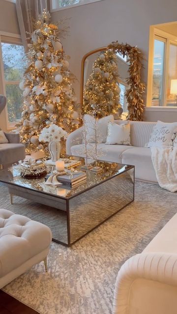 Farah Merhi, Elegant Christmas Tree Decorations, Gold Garland, Glam Christmas Decor, Elegant Living Room Decor, Silver Christmas Decorations, Glam Christmas, Wonderland Theme, Elegant Christmas Trees