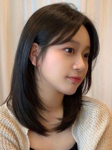 Tumblr 上的 mindymcknight Haircuts For Medium Length Hair, Korean Short Hair, Hair Inspiration Long, Layered Haircuts For Medium Hair, Fesyen Rambut, Hair Inspiration Short, Medium Short Hair, Shoulder Hair, Shoulder Length Hair Cuts