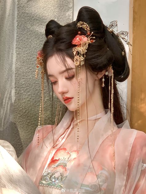 Korean Traditional Hairstyle Princess, Chinese Princess Hairstyle, Ancient China Hairstyles, Traditional Chinese Hair, Chinese Traditional Hairstyles, Hanfu Headdress, Traditional Chinese Hairstyle, Chinese Crown, Chinese Royalty