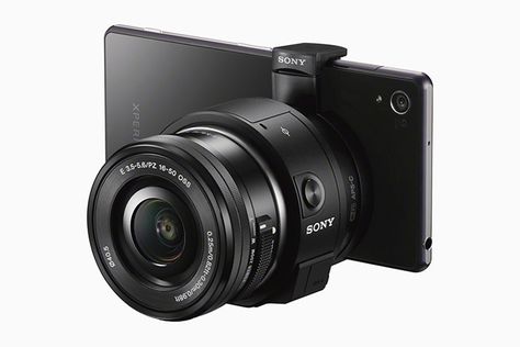 Swap out lenses on your phone with Sony's ilce-qx1 Iphone Camera Lens, Sony Lens, Final Year Project, Large Jacket, Popular Photography, Dslr Photography, Gadgets Technology, Sony Camera, Digital Trends