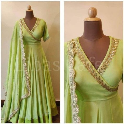 Chania Choli, Designer Anarkali Dresses, Long Gown Design, Anarkali Dress Pattern, Designer Gown, Simple Gowns, Long Dress Design, Salwar Kamiz, Designer Anarkali