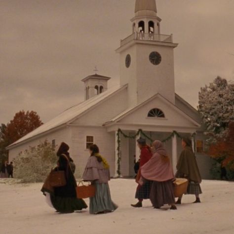 Little Women Movie Aesthetic, Little Women Interior, Little Women Winter Aesthetic, Little Women Aesthetic Christmas, Little Women Phone Wallpaper, Little Woman Christmas, Christmas Cinematography, Little Women Aesthetic Book, Little Women 2019 Aesthetic