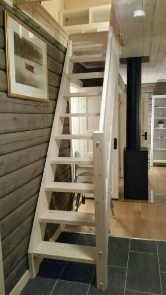 Tiny House Stairs, Attic Loft, Loft Stairs, Staircase Ideas, Bedroom Cozy, Attic Conversion, Window Seats, Attic Stairs, Rustic Window