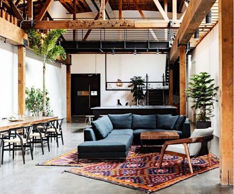 Shop the Room: Modern Loft Living // Rich, layered rugs and plants make this cool industrial space feel cozy and inviting. Jessica Helgerson, Industrial Style Living Room, Living Room Industrial, Warehouse Living, Loft Office, Modern Living Room Interior, Loft Industrial, Industrial Living, Industrial Livingroom