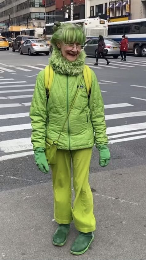 People Wearing Crazy Outfits, Weird 80s Fashion, Old People Clothes, Old People Outfits, Ugly Outfit, Green Lady, Ugly Clothes, Wierd Girl Halloween Costume, Weird Aesthetic Outfits