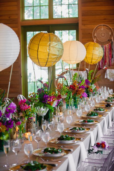 Suspended Paper Lantern Centerpieces Geometric Terrarium Centerpiece, Paper Lantern Centerpieces, Diy Wedding Decor Ideas, Centerpieces Graduation, Lantern Table Centerpieces, Bar Mitzvah Centerpieces, Farmers Table, Do It Yourself Wedding, Paper Centerpieces