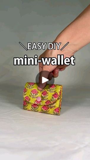 How To Make A Wallet, Diy Mini Wallet, Kool & The Gang, Wallet Diy, Diy Clothes Accessories, Wallet Sewing Pattern, Wallets For Girls, Pouch Sewing, Handmade Wallet