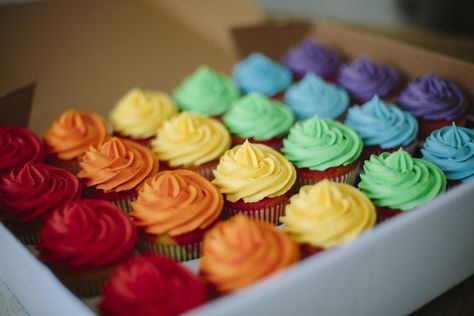 rainbow cakes and cupcakes | Little Paper Cakes Professional Cupcakes, Sponge Cupcakes, Paper Cakes, Rain Bow, Rainbow Cakes, Cupcakes With Cream Cheese Frosting, Holiday Cupcakes, Filled Cupcakes, Rainbow Cupcakes