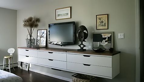 Ikea Hack...A winning Stolmen floating credenza Stolmen Ikea, Floating Dresser, Nordli Ikea, Ikea Stolmen, Floating Shelves Tv, Floating Shelf With Drawer, Floating Shelves Kitchen, Floating Cabinets, Closet Organizing Systems