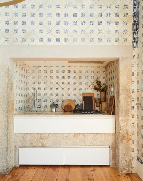 Portuguese Homes Interiors, Portuguese Restaurant Design, Portuguese House Interior Design, Portuguese Kitchen Design, Portuguese Interiors, Portuguese Bathroom, Portugal Interior Design, Portuguese Interior Design, Portuguese Tiles Bathroom