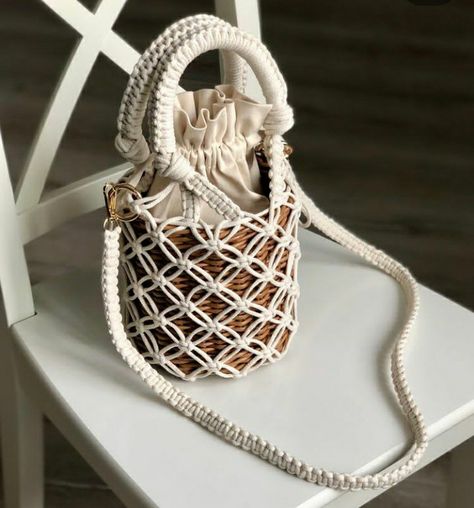 Clay Macrame, Macrame Purse, Boho Fabric, Macrame Patterns Tutorials, Macrame Bag, Macrame Ideas, Straw Bags, Macrame Projects, Macrame Design