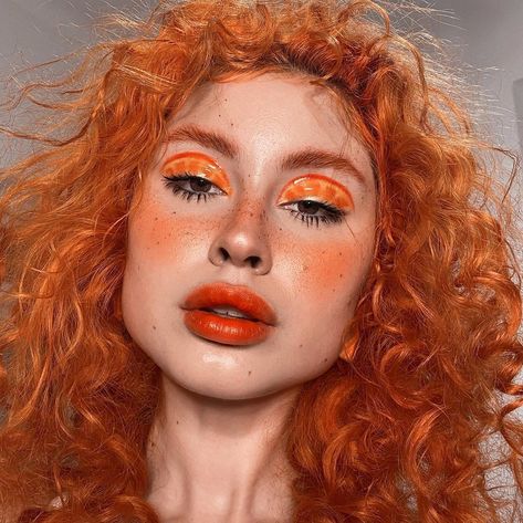 Beautiful orange aesthetic shown on her. Her eyeshadow and lips really pop out. #beauty #makeup #aveda #avedaibw #orange #makeuptransformation #lips #eyeshadow #gloss Orange Make Up, Monochrome Makeup, 70s Makeup, Orange Eyeshadow, Orange Sorbet, Yellow Makeup, Orange Makeup, Makeup Inspired, Bold Makeup Looks