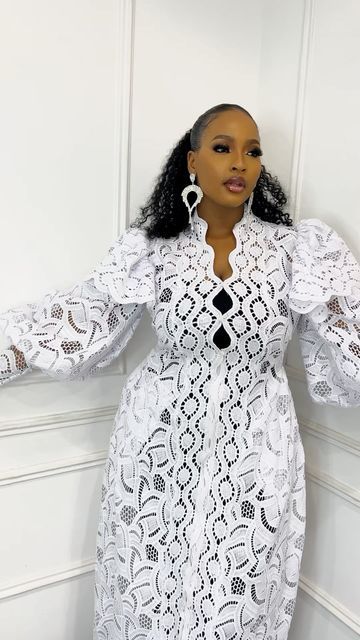 Native Lace Styles For Women, White Native Styles For Ladies, Lace Native Styles For Ladies, Modest Lace Gown Styles, White Lace Outfits For Women, Style For White Lace Gown, Latest White Lace Gown Styles Aso Ebi, White Bubu Gown Styles, Lace Gown For Ladies