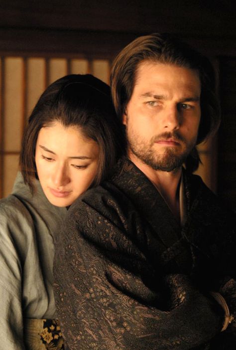 Tom Cruise & Koyuki Kato in The Last Samurai (2003) by Edward Zwick. Fanart References, Last Samurai, Tom Cruise Movies, Kare Kare, The Last Samurai, Movies Worth Watching, Love Movie, Hollywood Celebrities, Tom Cruise