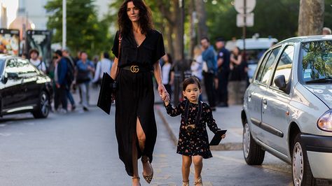 11 Fast and Easy Beauty Products Busy Moms Swear By | StyleCaster Stylish Mom, Mommy Style, Looks Street Style, Looks Black, Looks Chic, Fashion Mode, Street Chic, Looks Style, Mode Inspiration