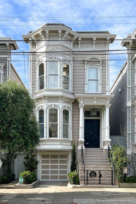 House from Full House in San Francisco Small San Francisco House, Full House San Francisco, San Francisco Townhouses, San Francisco Townhouse Bloxburg, San Francisco Kitchen, Sanfransico California House, Full House House Layout, Sanfransico House, Bloxburg San Francisco House