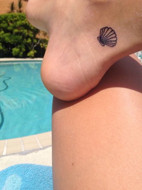 Seashell tattoo Seashell Tattoo, Hawaiian Tattoos, Seashell Tattoos, Shell Tattoos, Foot Tattoos For Women, Best Tattoo Ideas, Hawaiian Tattoo, Small Girl Tattoos, Best Friend Tattoos