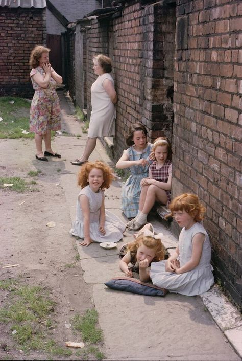 Working Class Photography, Candid Photos Of People, 1960s Photography, Shirley Baker, Candid Portraits, 1950s Photos, Found Photos, Street Pictures, Photography Exhibition