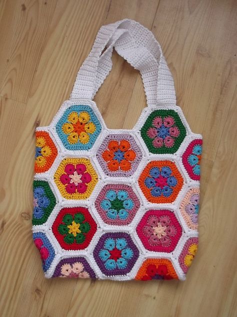 African Flower Hexagon, Hexagon Bag, Crochet African Flowers, Hello Kitty Crochet, Crochet Storage, African Flowers, Sewing Bags, Crochet Hexagon, Crochet Bags Purses