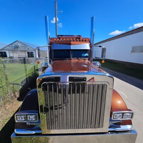 Truck for sale and for rental For sale $530,000 For rent $10,000 #california #truckdriver #business #plan #truckloanfinancing #financialfreedom #truck #dispatch #dispatcher #macktrucks #peterbilt #kenworth Truck Dispatcher, Moving Truck, Truck For Sale, Relocation Services, Mack Trucks, Moving Tips, Moving Day, Moving Company, New Property