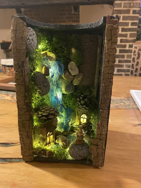 Booknook Forest, Bookshelf Art, Cute Diy Room Decor, Shadow Box Art, Book Nook, Miniature Crafts, Crafts Hacks, Diy Book, Fairy Houses