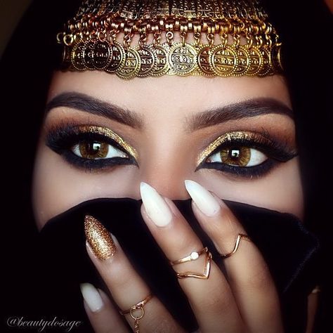 Gold accents. ✨ @beautydosage lets her eyes do the talking with our Liquid Crystal Liner in 'Liquid Gold'. ✨ || #nyxcosmetics #regram Cleopatra Make-up, Arabic Make-up, Cleopatra Makeup, Exotic Makeup, Egyptian Makeup, Persian Princess, Bridal Makeup Tutorial, Arabic Makeup, Makeup Tutorial Step By Step