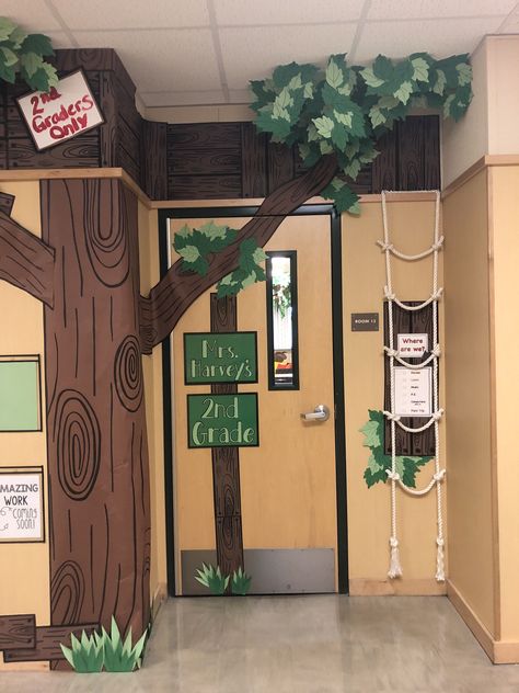 Magic Tree House Classroom - Google Search Nature Classroom Door Ideas, Classroom Camping Theme, Forest Theme Classroom, Classroom Camping, Forest Classroom, Classroom Tree, Camp Read, Perfect Classroom, Camping Classroom