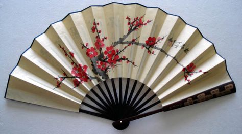 I want this! Traditional Chinese Fan, Chinese Hand Fan, Opera Aesthetic, Chinese Motifs, Fan Japanese, Japanese Fans, Chinese Fans, Fan Tattoo, Chinese Fan