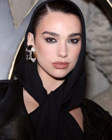 Ysl Makeup Looks, Red Carpet Makeup Looks, Edge Makeup, Lisa Eldridge Makeup, Makeup 2024, Eyes Nails, Woman Inspiration, Iron Lady, Wedding Guest Makeup