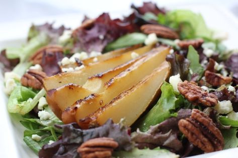 Pear Gorgonzola Salad, Roasted Pear Salad, Pear And Gorgonzola, Pear Gorgonzola, Gorgonzola Salad, Pear Salad Recipes, Thanksgiving Salad, Roasted Pear, Paleo Salads