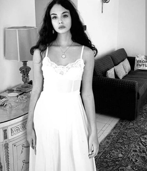 femme fatale on Twitter: "Monica Bellucci’s 14 year old daughter, Deva Cassel… " Malena Monica Bellucci, Diy Valentine Gifts For Boyfriend, Deva Cassel, Vincent Cassel, Italian Beauty, Monica Bellucci, Scarlett Johansson, Miley Cyrus, Looks Vintage