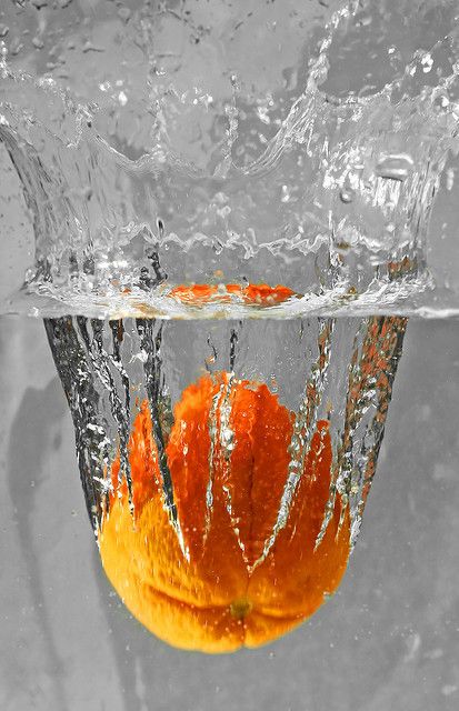 Freeze action: I like how the freeze of the water is because you can see the water feather out at the top and the water colour splash fall into the water. Macro Photography Tips, Movement Photography, Foto Macro, High Speed Photography, Color Splash Photography, Motion Photography, Splash Photography, Action Photography, Fruit Photography