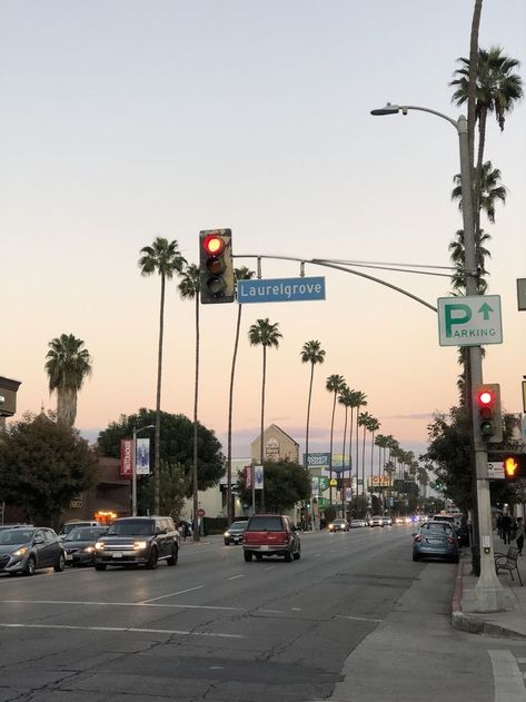 California Photo Ideas, California Bachelorette Party, Travel Aesthetic Passport, California Bachelorette, Aesthetic Passport, Airplane Aesthetic, Ventura Boulevard, Oc California, California Attractions