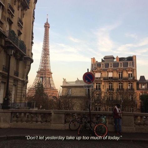 Torre Eiffel Paris, French Aesthetic, Paris Aesthetic, Cool Instagram, Living In Paris, Gap Year, Mon Cheri, The Eiffel Tower, City Aesthetic