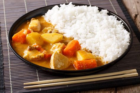 Kare Raisu, Rice Bento, Japanese Food Photography, Curry Food, Curry In A Hurry, Kare Kare, Japanese Curry, Carrots And Potatoes, Curry Dishes