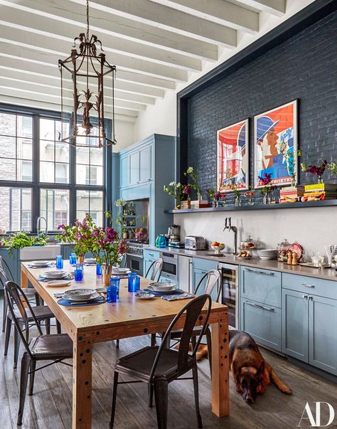 Loft Kitchen, Eclectic Kitchen, Architectural Digest, A Kitchen, Kitchen Inspirations, Kitchen Dining Room, Kids House, Interior Inspiration, Food Storage