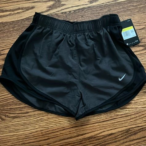 Nwt Size Small. Black And Heather (Dark Gray Color) Nike Women’s Tempo Brief Lined Running Shorts Black Shorts Athletic, Friday Fits, Athletic Shorts Outfit School, Cheap Running Shorts, Cute Running Outfit, Poshmark Clothes, Country Outfits Women, Nike Clothes, Best Shorts