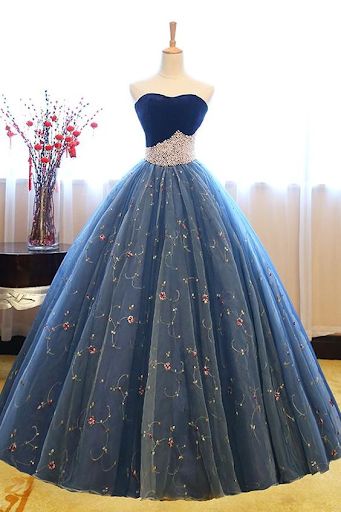 "Y-your H-highness? I-i'm sorry b-but t-there m-must b-be a-a m-mista… #werewolf #Werewolf #amreading #books #wattpad Navy Blue Lace Prom Dress, Dark Blue Prom Dresses, Gaun Abad Pertengahan, Princess Prom Dresses, Fest Outfits, Strapless Prom Dresses, Net Dress, Long Prom Gowns, Sweetheart Prom Dress