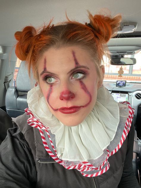 Pennywise Costume Female Makeup, Clown Costume Simple, Easy Pennywise Makeup, Pennywise Costume Female, Female Pennywise Costume, Female Pennywise, Simple Easy Makeup, Pennywise Costume, Costume Simple