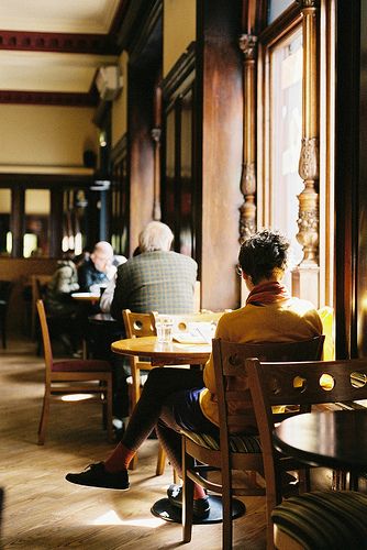 Woman At Cafe, Cafe Photography People, Cafe Photography, Costa Coffee, Pub Set, Lukisan Cat Air, People Sitting, Coffee Cafe, Cafe Restaurant