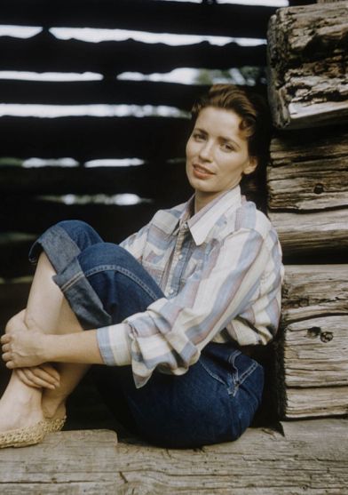 JUNE CARTER CASH #music #womancan #adelinewoman #adelineloves June And Johnny Cash, Johnny Cash June Carter, June Carter, June Carter Cash, Johnny And June, Happy June, Carter Family, Famous Outfits, Country Music Stars