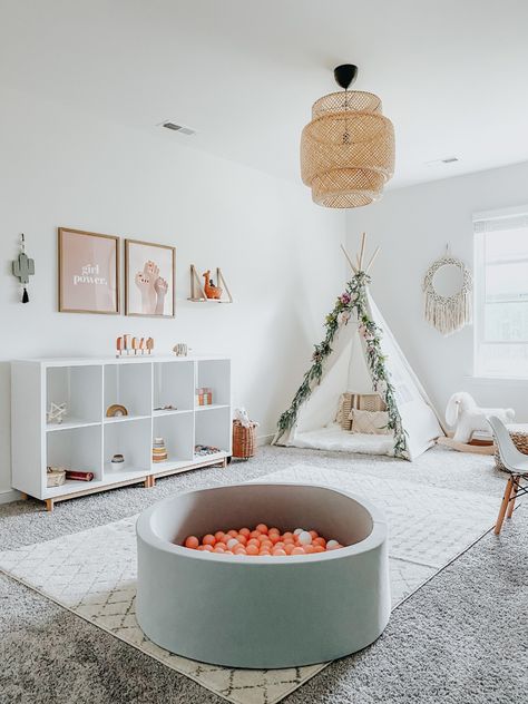 Unisex Playroom Ideas, Toddler Bedroom And Playroom Combo, Infant Montessori Room, Home Playroom Ideas, Infant Playroom, Unisex Playroom, Toddler Bedroom Playroom, Boho Playroom, Toddler Twins