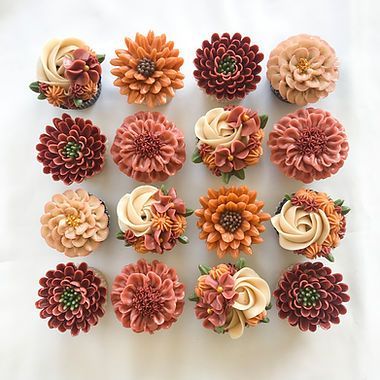 Autumn Floral Cupcakes, Fun Wedding Cupcakes, Aesthetic Fall Cupcakes, Autumnal Wedding Cupcakes, Fall Themed Bridal Shower Desserts, Fall Cupcake Wedding Cake, Fall Mini Cake Designs, Fall Leaves Cupcakes, Fall Icing Flowers