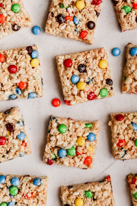 Best Gooey M&M Rice Krispie Treats - The Curly Spoon M And M Rice Krispie Treats, Rice Krispie Treats M&m, M&m Rice Crispy Treats, M M Rice Krispie Treats, Homemade Rice Krispies, Rice Crispy Bars, Rice Krispie Bars, Homemade Rice Krispies Treats, Peanut Butter Marshmallow